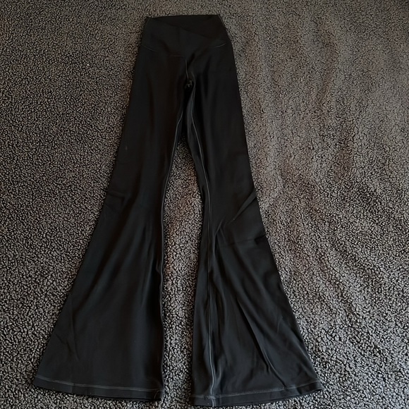 Aerie | Real Me High-Waist Crossover Flare Legging - Picture 2 of 9